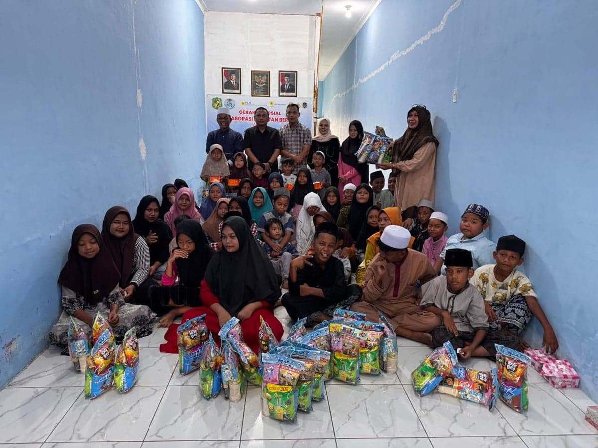 Foto Saat Berbagi Bersama Anak Yatim